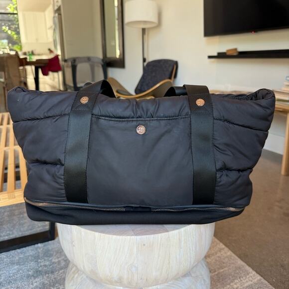 Sweaty Betty Icon Luxe Black Quilted Weekender Gym Bag - Picture 5 of 11